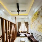 Bán nhà phố khương Trung:42m2 *5 tầng +5 ngủ,ngõ ba gác,thông thoáng,nhỉnh 4 tỷ.
